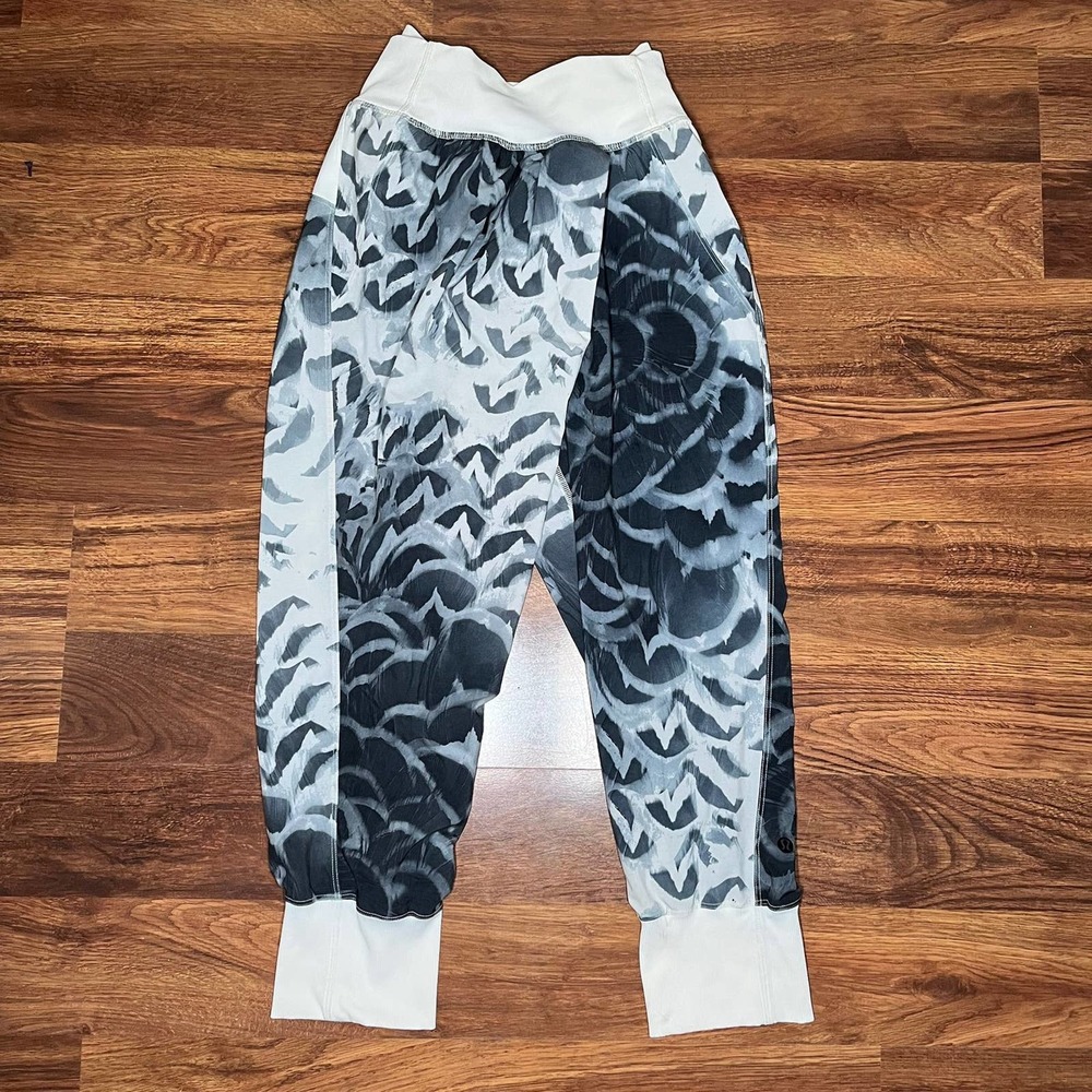 Lululemon Dance To Yoga Harem Pant Pretty Plume Angel Wing Black Womens Size 4